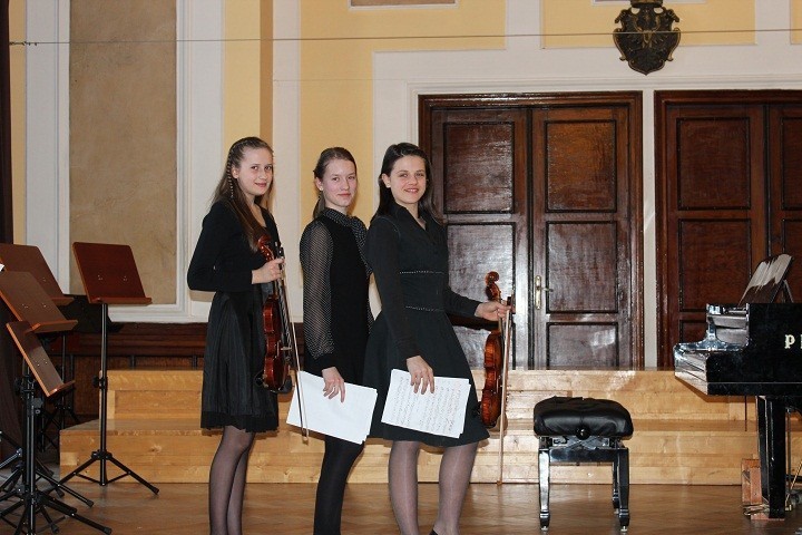 Uczennice szkoły muzycznej w Lublińcu, wyróżnione w Warszawie