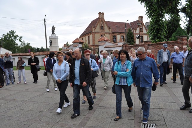 Śremska Fara: historyczny spacer mieszkańców ze Zdzisławem Żeleźnym