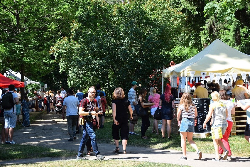 Jest strefa chill outu, są gry i zabawy  dla dzieci