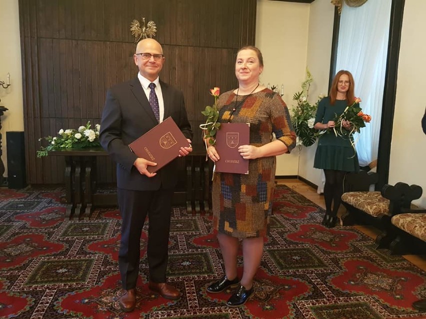 Dzień Edukacji Narodowej w Chodzieży: Burmistrz Jacek Gursz wręczył nagrody nauczycielom (FOTO)