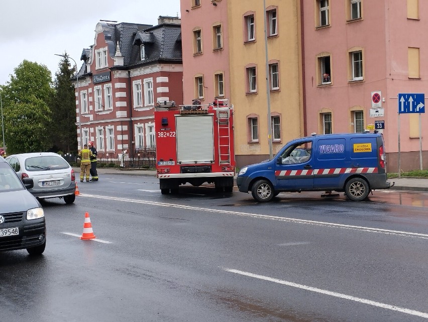 Uwaga na utrudnienia w ruchu na Podzamczu, rozlała się tam...