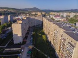 Nowe pomysły Spółdzielni Mieszkaniowej Podzamcze w Wałbrzychu. Będą panele słoneczne na dachach i windy zamiast zsypów na parterze! 