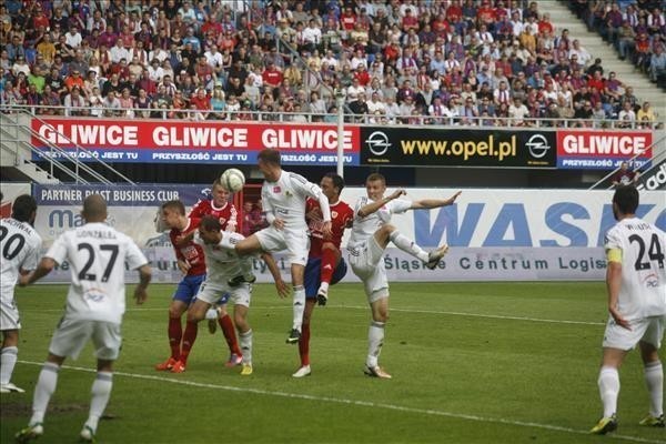 Piast Gliwice - GKS Bełchatów 2:3
0:1 Michał Mak 32'
0:2...