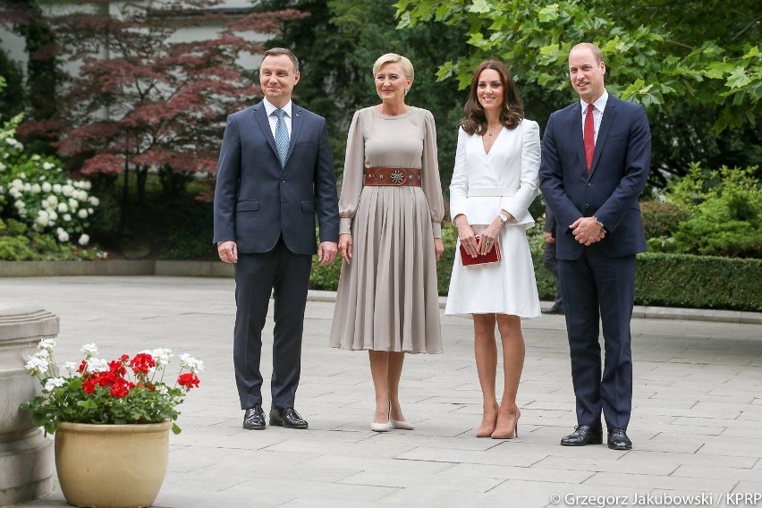 Pierwsza Dama przywitała parę książęcą Williama i Kate w pasie rodem z Podhala [ZDJĘCIA]