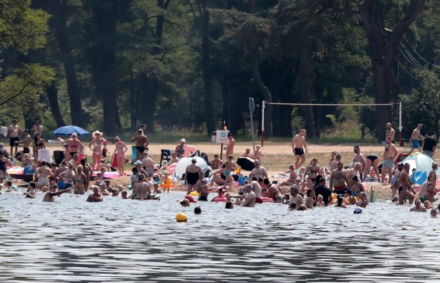 Oto lista jezior i akwenów, w których wodę przebadał sanepid i dopuścił ją do kąpieli. Sprawdzamy też jak duże jest w poszczególnych miejscach stężenie niebezpiecznych bakterii.