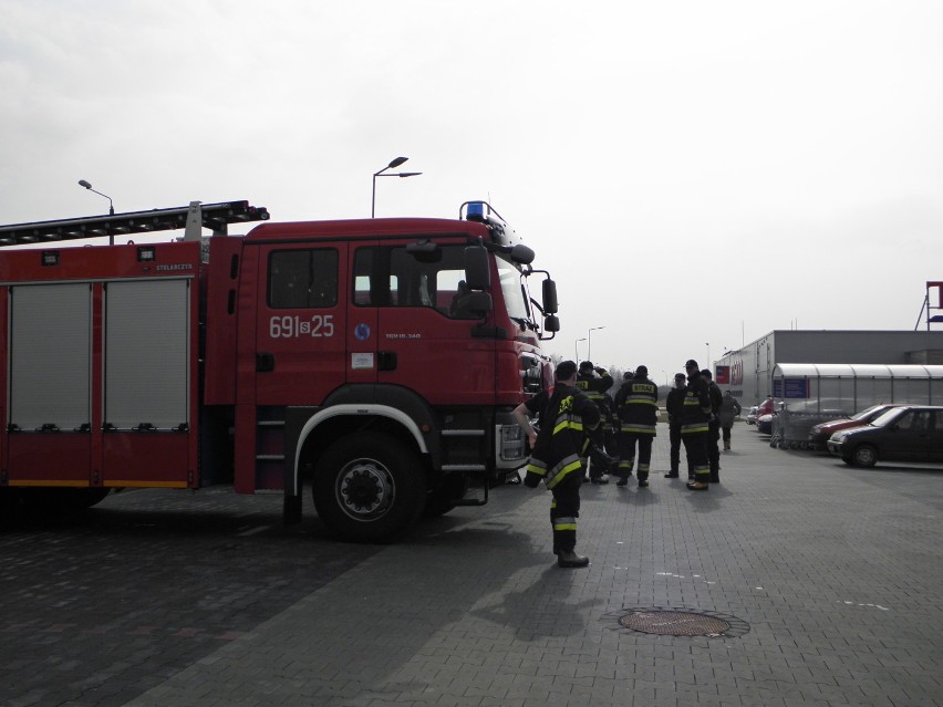Żory: Strażacy w Tesco przy ul. Malinowej. Co tam robili? ZDJĘCIA