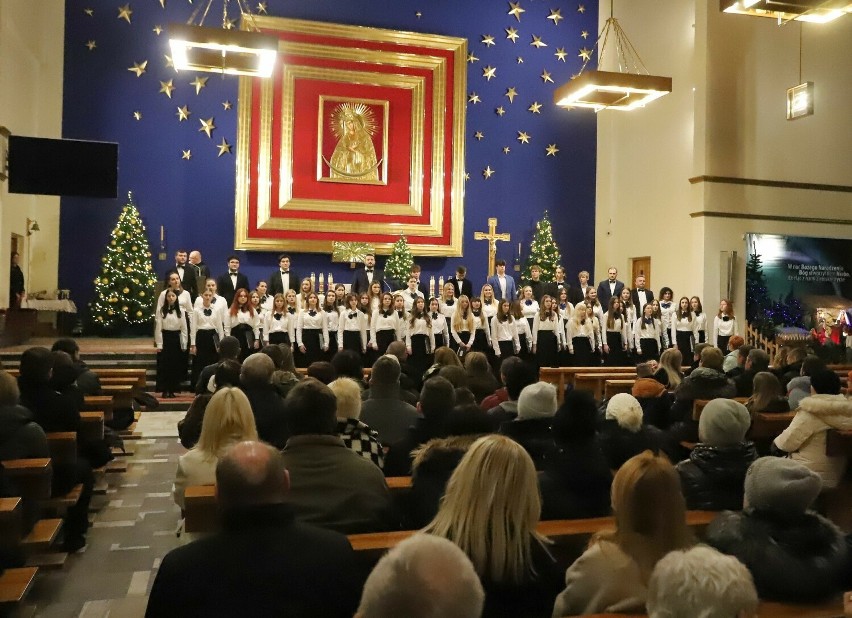 Koncert kolęd zatytułowany "... a pokój na ziemi" odbył się w kościele Matki Bożej Miłosierdzia w Radomiu 