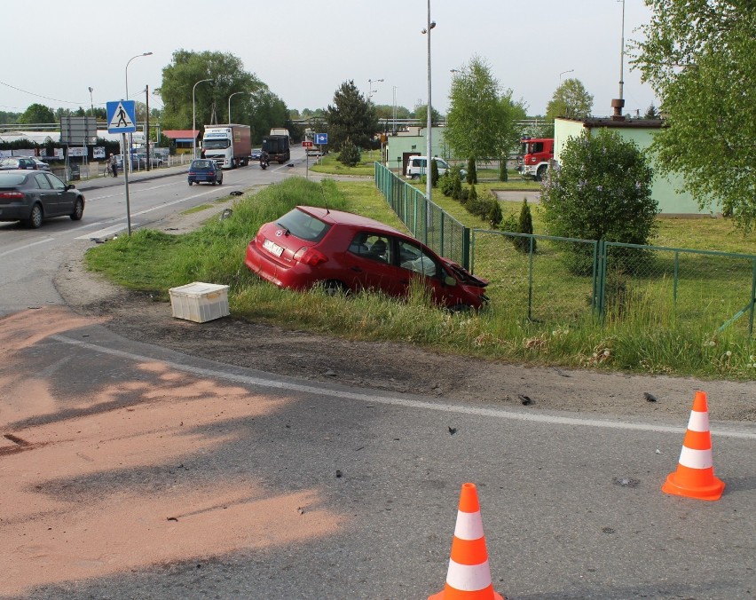 Wypadek w Oświęcimiu. Na obwodnicy ciężarówka zderzyła się z autem osobowym.