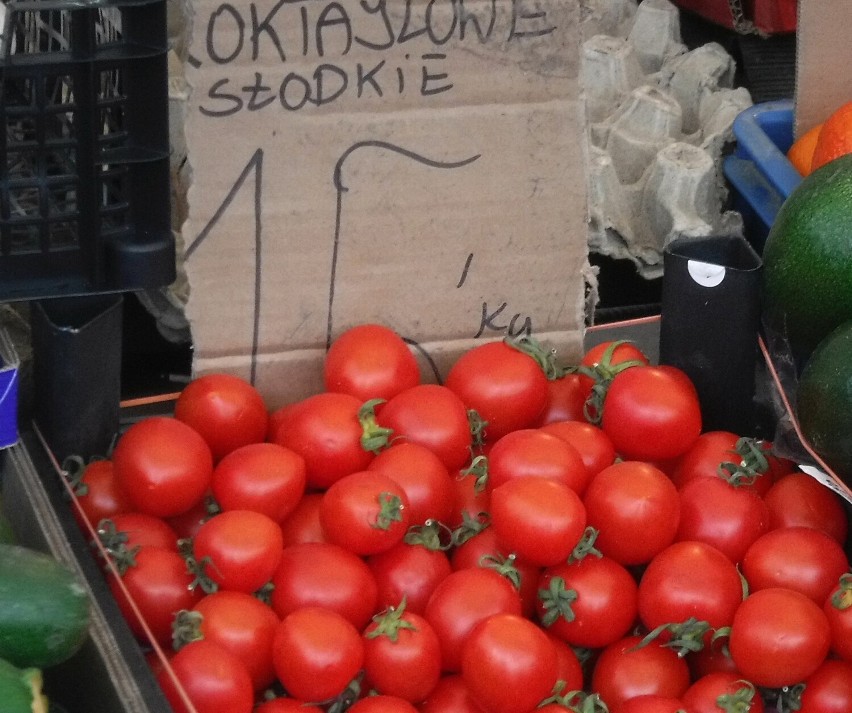 Pomidory koktajlowe kosztowały 15 złotych za kilogram