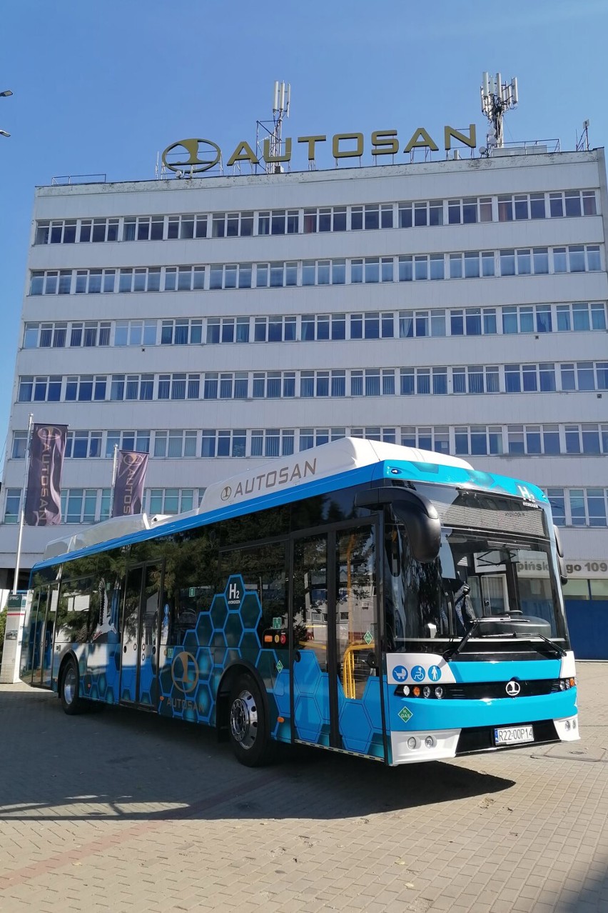 Pierwszy autobus napędzany wodorem opuścił fabrykę w Sanoku [ZDJĘCIA]