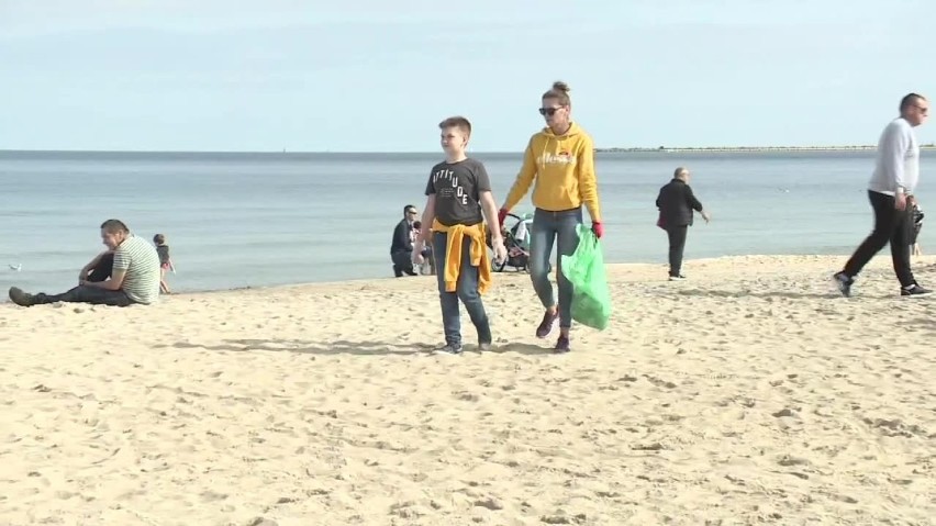 W niedzielę 20.09.2020 mieszkańcy, turyści i nurkowie w Gdańsku Brzeźnie sprzątali plaże i wody Zatoki Gdańskiej