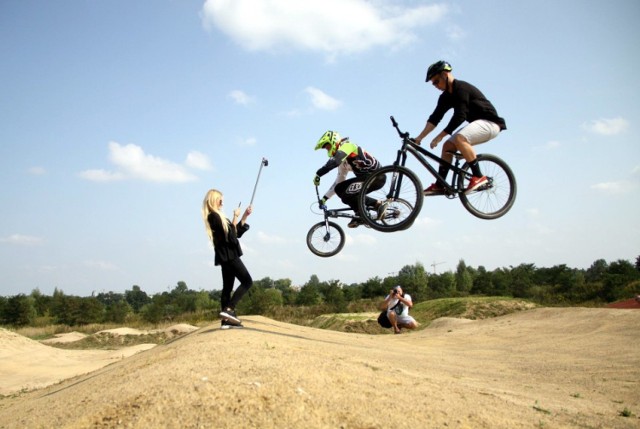 W Bike Park - Piknik na Sygnale
Głównym wydarzeniem będzie bieg przełajowy na dystansie 3 000 metrów o Puchar Komendanta Wojewódzkiego Policji, który wystartuje w samo południe. Ponadto na wszystkich odwiedzających teren Bike Park Lublin w godzinach od 10:00 do 16:00 będzie czekać moc sportowych atrakcji, animacje i konkursy dla dzieci, wyprzedaż garażowa i wiele innych.

Niedziela, bike park, godz. 9.00, wstęp wolny