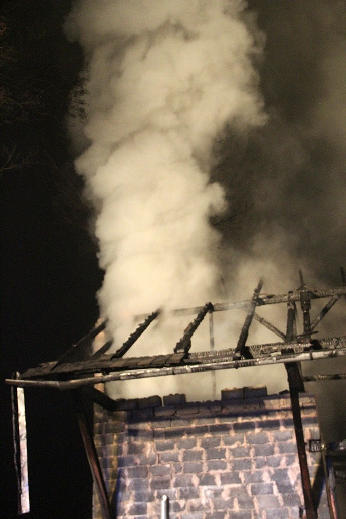 Pożar stodoły w Ligocie, ranny strażak