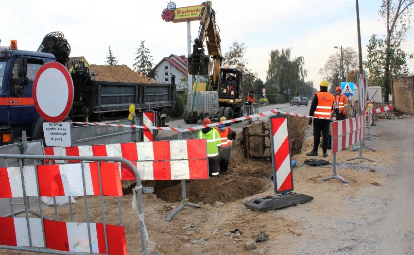 Rozpoczął się remont drogi wojewódzkiej na pakoskim Rynku [zdjęcia]