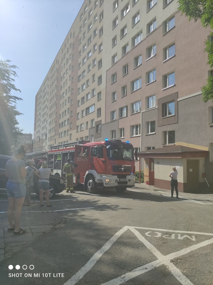 Białystok. Pożar mieszkania w bloku przy Mieszka I 11....