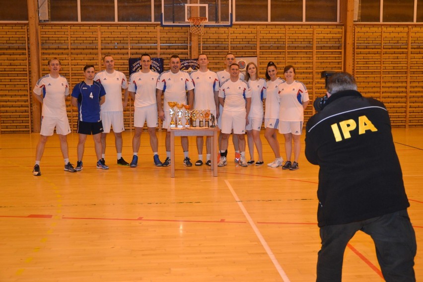 Stargardzki region Międzynarodowego Stowarzyszenia Policji IPA wygrał turniej siatkówki w Dębnie
