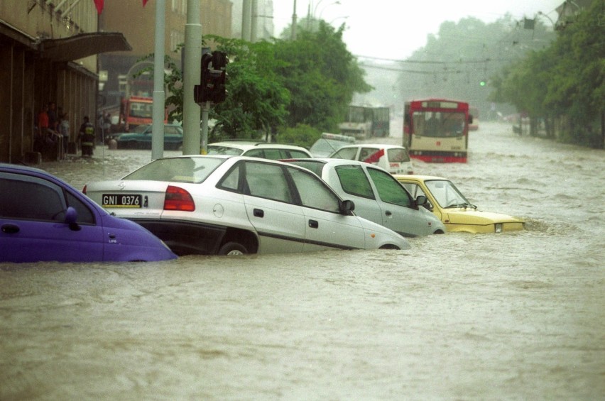 Rocznica wielkiej powodzi w Gdańsku. W 2001 roku miasto potężna ulewa zalała miasto. W tym roku przypada 19. rocznica [ZDJĘCIA]