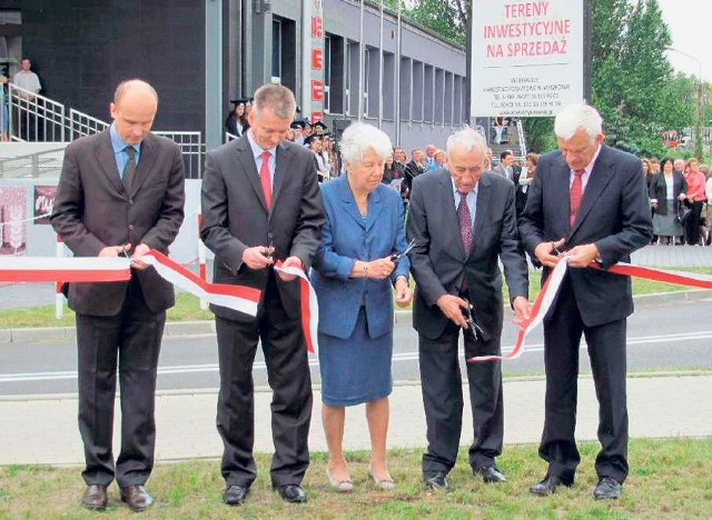 Od lewej minister środowiska Marcin Korolec, burmistrz Włodzimierz Żak, Zofia Wajs-Kułakowska, Tadeusz Mazowiecki i Jerzy Buzek