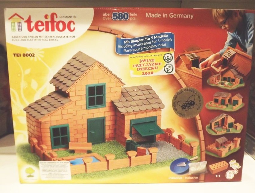 Domek Teifoc

To zabawka konstrukcyjna składająca się z...