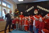 Prezydent i jego zastępcy odwiedzili z okazji Mikołajek suwalskie przedszkola i szkoły. Zobacz zdjęcia i wideo