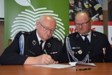 2 miliony złotych dla 81 jednostek OSP w Łódzkiem. 21 umów podpisano w Sieradzu ZDJĘCIA