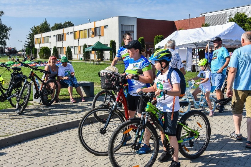 Kaźmierz. Sztafeta Rowerowa Hochland otworzyła obchody Święta Chleba i Sera. Kręcili kilometry w szczytnym celu!