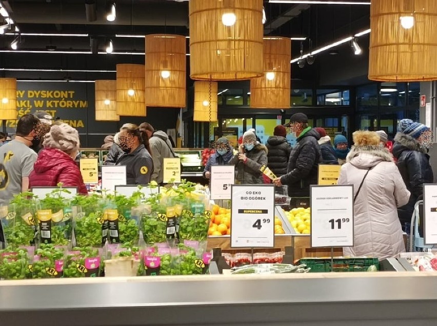 20.01.2022 tłumy na otwarciu marketu Netto w Wałbrzychu....