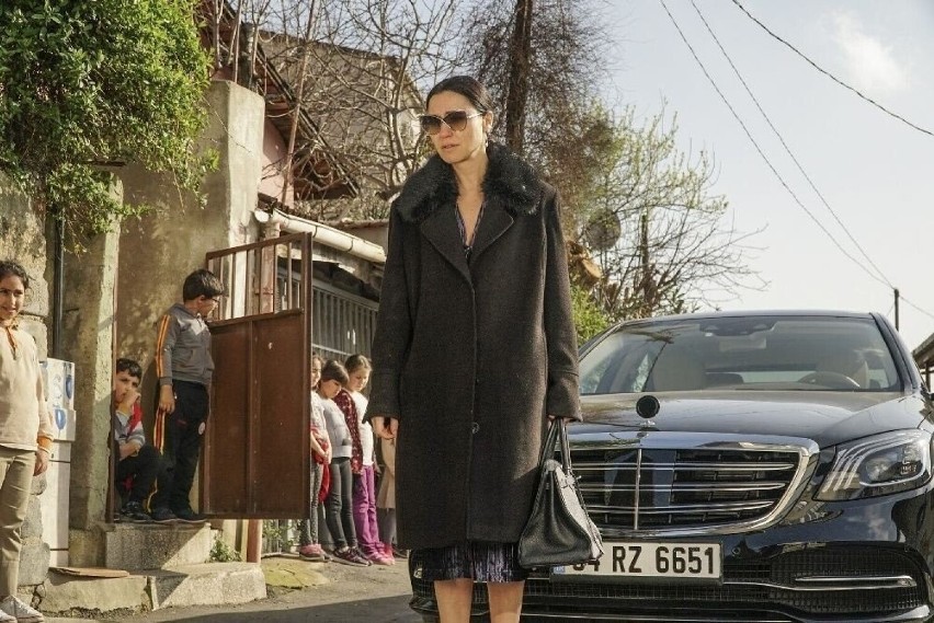 „Zakazany owoc”. Opinie fanów o postaci Ender, którą gra turecka aktorka Şevval Sam. „Bez niej serial byłby nudny”