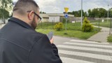 Radomsko. Piesi na pasach nie patrzą na drogę, a w telefony! Policja apeluje o ostrożność