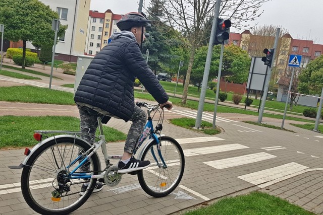 Młodzież oprócz napisania testu wiedzy z przepisów, udzielali pierwszej pomocy oraz rywalizowali ze sobą w kilku konkurencjach rowerowych.