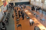 Wyniki matury 2022 w Tomaszowie. Ponad 200 uczniów nie zdało egzaminu dojrzałości. W liceum katolickim nie zdał nikt