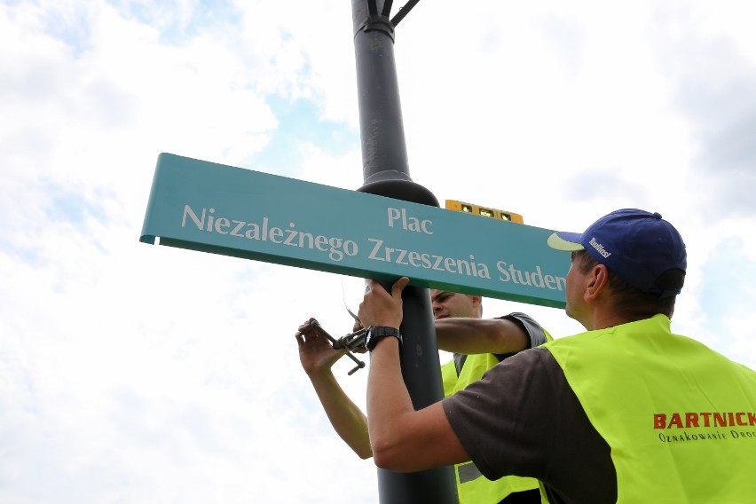 Nie ma już Placu Uniwersyteckiego. Jest Plac Niezależnego Zrzeszenia Studentów [FOTO]