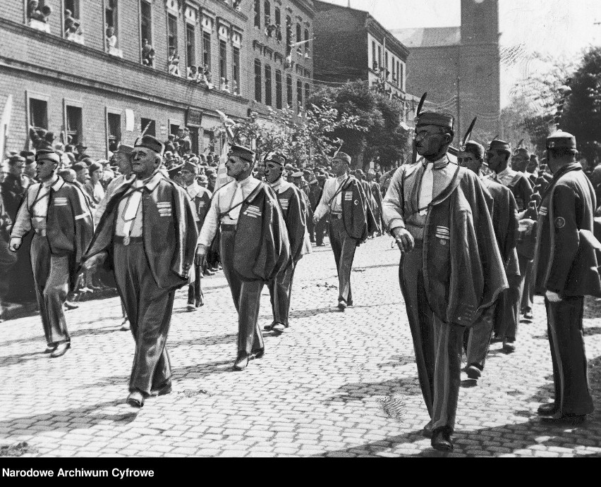 Zdjęcia Piekar Śląskich sprzed blisko 100 lat - w kolorze! Tak wyglądały przed wojną - ludzie, budynki... Pokolorowaliśmy te fotografie!