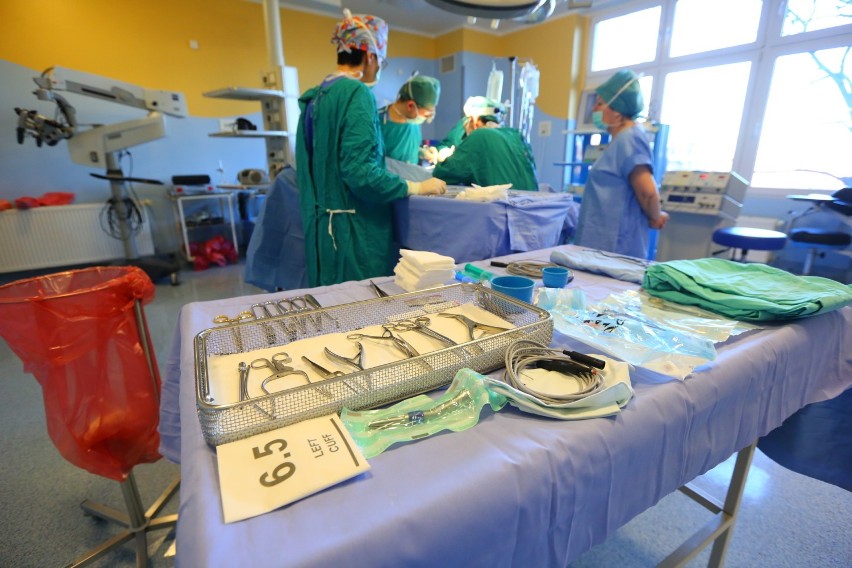 Poznań: Operacja rekonstrukcji krtani w szpitalu na Przybyszewskiego [ZDJĘCIA]
