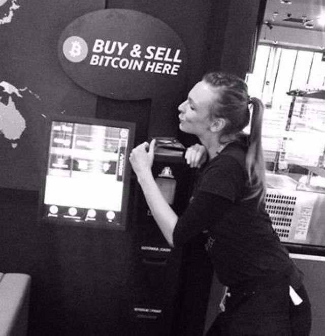 Dwustronny bankomat Bitcoin stanął w Warszawie [zdjęcia]