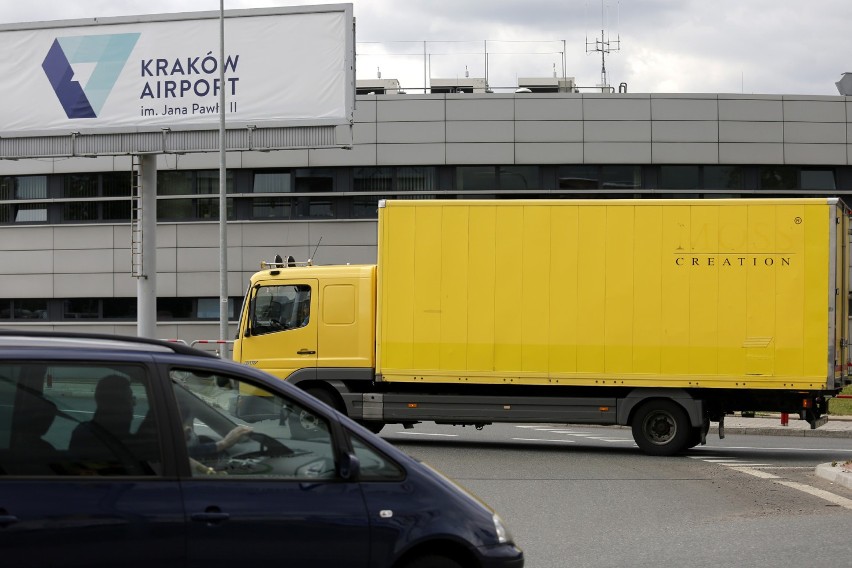 Kraków Airport. Tiry ominą lotnisko, ale dopiero za kilka lat