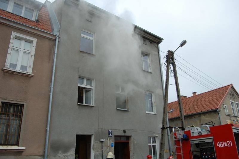 Kwidzyn: W piwnicy kamienicy przy ul. Drzymały wybuchł pożar. Pięć osób trafiło do szpitala!
