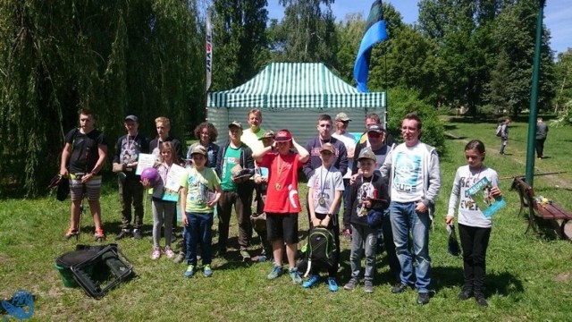 Zawody wędkarskie dla dzieci i młodzieży  rozegrano nad stawami w Parku Przyjaźni