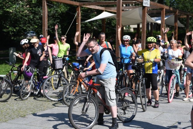 Już po raz kolejny Stowarzyszenie Go Sport zorganizowało Krajoznawczy Rajd Rowerowy. Tym razem wycieczka prowadzona przez przewodnika Pawła Bukowskiego odbyła się pod hasłem "na zachód", gdyż w programie były atrakcje właśnie z zachodniej części Torunia. 

Zobacz więcej zdjęć z rajdu! -------->