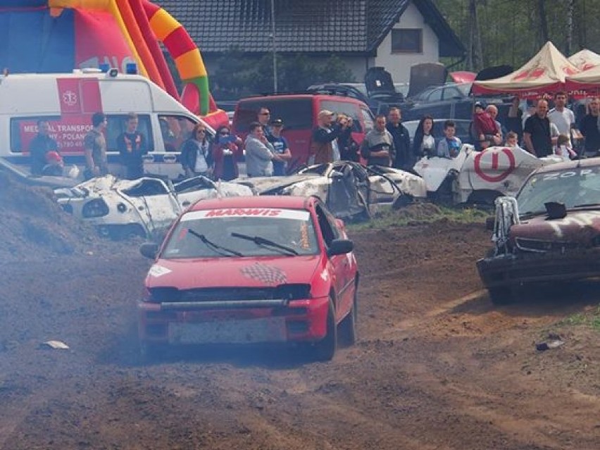 Wyścig wraków w Radostowicach - czyli Wrak Race Rally Extreme 2016 [ZDJĘCIA]