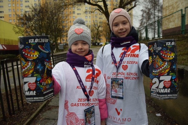 W Gorzowie od samego rana trwa 27. finał Wielkiej Orkiestry Świątecznej Pomocy. Na ulice miasta wyszło 500 wolontariuszy. 

Spotkać ich można i na Kwadracie, gdzie już stoi jedna z orkiestrowych scen (druga jest przy Galerii Manhattan), na ulicach w centrum, a także m.in. w pobliżu kościołów. Trwa już nawet pierwsze liczenie pieniędzy. W sztabie, który jest w Szkole Podstawowej nr 2 o 10.00 było już 1,7 tys. zł i rozpoczynało się liczenie wielkiej góry groszy.

WIDEO: 500 wolontariuszy WOŚP wyjdzie na ulice Gorzowa
