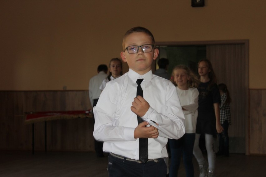Szkoła Podstawowa w Łomnicy. Ślubowanie uczniów klas pierwszych 2018/2019