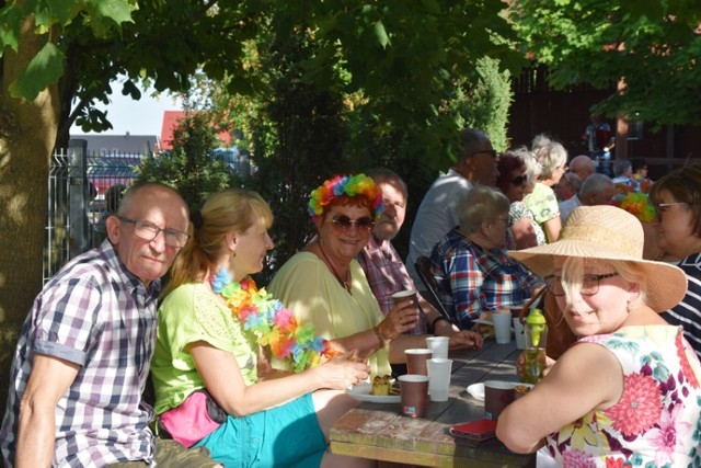Powitanie lata w Mechlinie. Seniorzy z Mechlina i Śremu doskonale bawili się podczas pikniku na powitanie lata