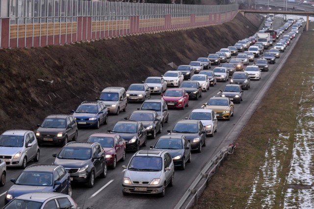 W Sopocie jest aż ponad 700 zarejestrowanych samochodów osobowych na 1000 mieszkańców. Ile aut przypada na 1000 osób w Trójmieście?
