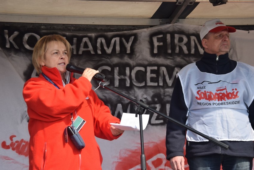 Protest Solidarności przed zakładem FCA w Tychach