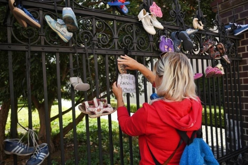 Protest "Baby Shoes Remember" po raz pierwszy dotarł do...