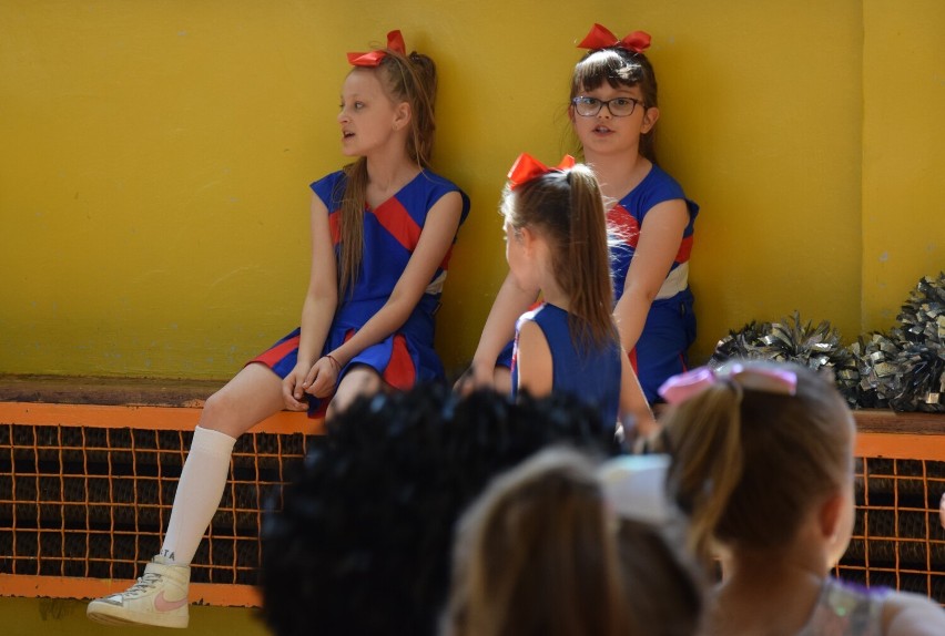 Turniej cheerleaderek w Częstochowie. Uczennice popisały się umiejętnościami taneczno-akrobatycznymi