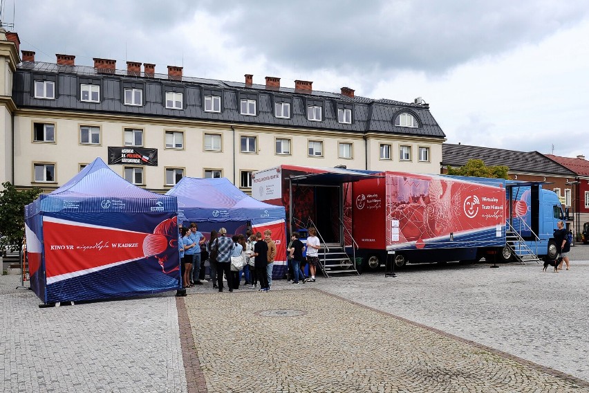 Mobilny wirtualny teatr historii na jasielskim rynku