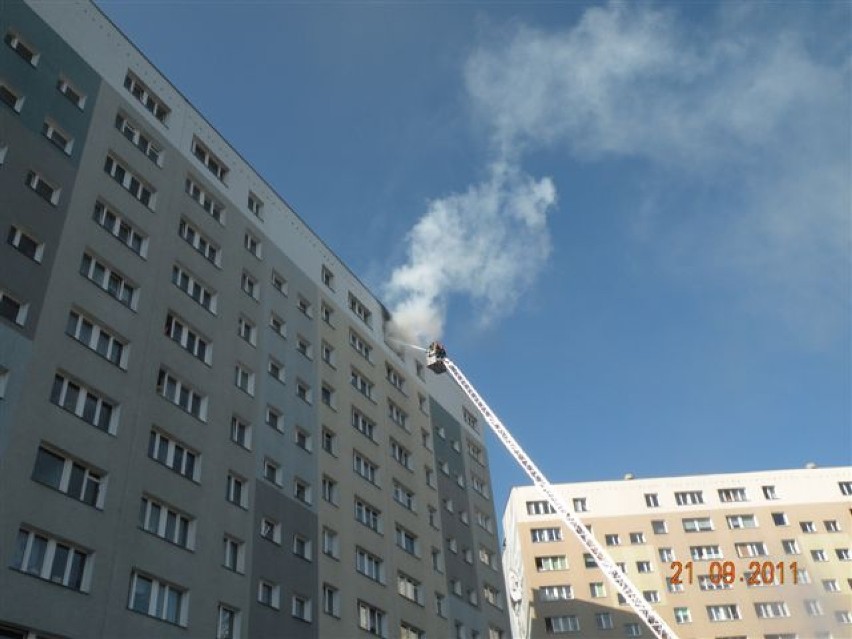 Pożar wybuchł w bloku przy ul. Pilotów 10 na Zaspie w...