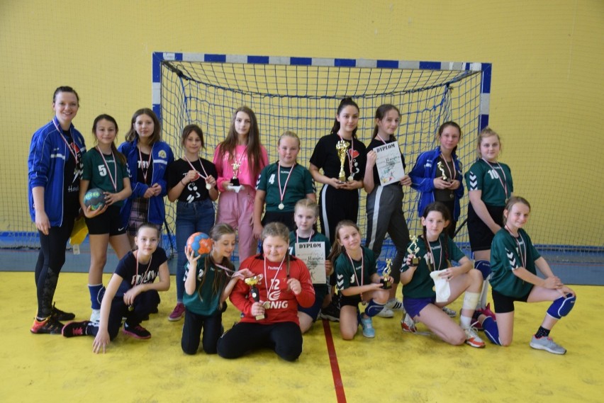 Turniej Piłki Ręcznej Dziewcząt z klas IV i V zorganizował UKS Siódemka przy Szkole Podstawowej nr 7 w Świebodzinie